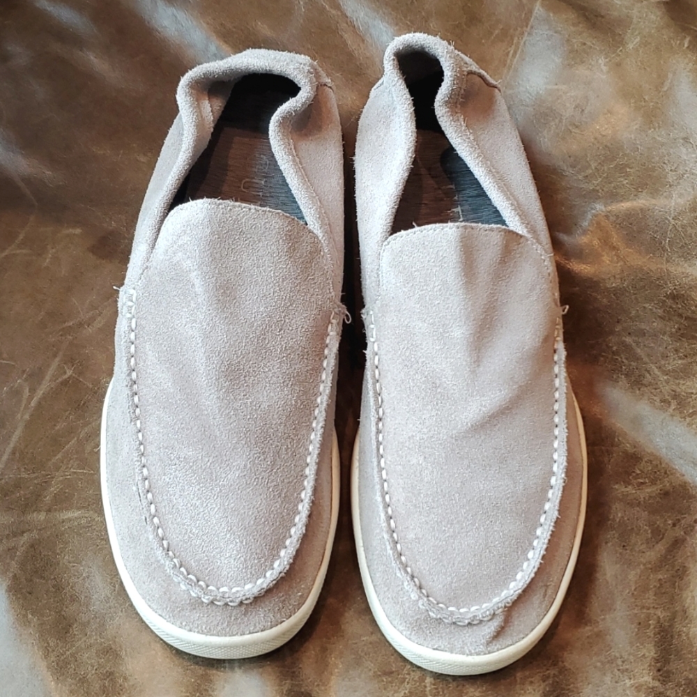 Mens Guess gray suede loafers